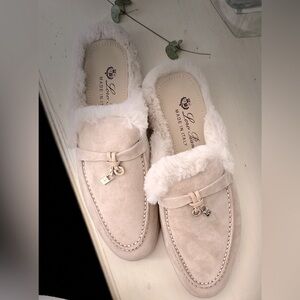 Loro Piana Women's Summer Charms Walk EU 40 - Suede